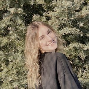 Meet your Posher, Caitlyn